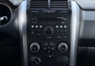 Подержанный автомобиль Suzuki Grand Vitara 2008 года (14 фото)
