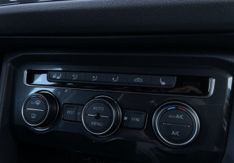 Подержанный автомобиль Volkswagen Tiguan 2020 года (15 фото)