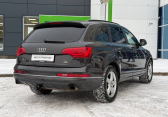Подержанный автомобиль Audi Q7 2015 года (5 фото)