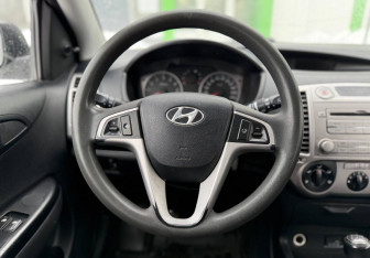 Подержанный автомобиль Hyundai i20 2010 года (13 фото)