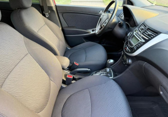 Подержанный автомобиль Hyundai Solaris Sedan 2011 года (10 фото)