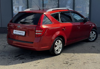 Подержанный автомобиль Kia Ceed Wagon 2009 года (6 фото)