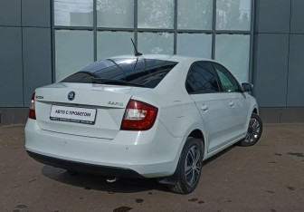 Подержанный автомобиль Skoda Rapid Liftback 2019 года (8 фото)