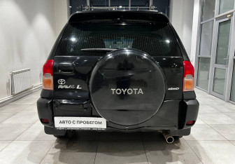Подержанный автомобиль Toyota RAV4 2002 года (5 фото)