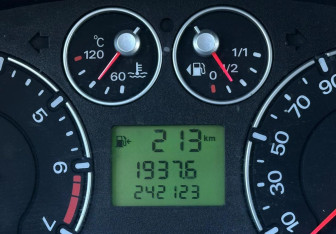 Подержанный автомобиль Ford Fusion 2006 года (12 фото)