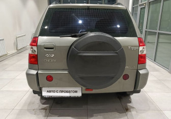 Подержанный автомобиль Chery Tiggo (T11) 2012 года (9 фото)