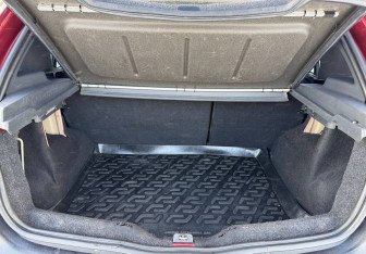 Подержанный автомобиль Renault Sandero 2011 года (14 фото)