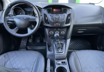 Подержанный автомобиль Ford Focus Sedan 2012 года (11 фото)