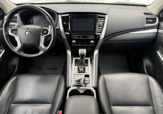 Подержанный автомобиль Mitsubishi Pajero Sport 2022 года (9 фото)