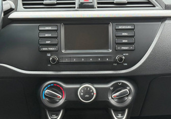 Подержанный автомобиль Kia Rio Hatchback 2018 года (13 фото)