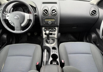 Подержанный автомобиль Nissan Qashqai 2010 года (9 фото)