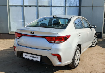 Подержанный автомобиль Kia Rio Sedan 2017 года (6 фото)