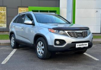 Подержанный автомобиль Kia Sorento 2012 года (3 фото)