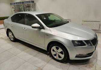 Подержанный автомобиль Skoda Octavia Liftback 2019 года (4 фото)