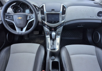 Подержанный автомобиль Chevrolet Cruze Hatchback 2013 года (10 фото)