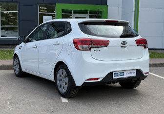 Подержанный автомобиль Kia Rio Hatchback 2016 года (7 фото)