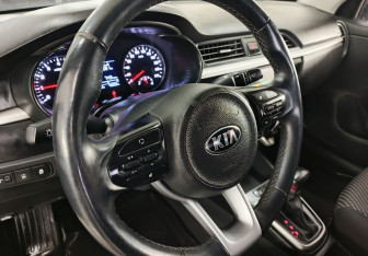 Подержанный автомобиль Kia Rio Sedan 2017 года (9 фото)