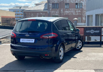 Подержанный автомобиль Ford S-MAX 2011 года (3 фото)