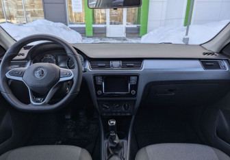 Подержанный автомобиль Skoda Rapid Liftback 2019 года (9 фото)