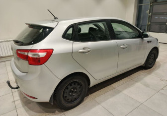 Подержанный автомобиль Kia Rio Hatchback 2012 года (9 фото)