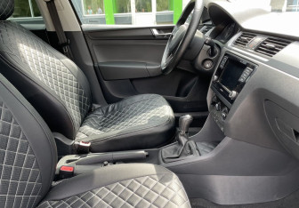 Подержанный автомобиль Skoda Rapid Liftback 2018 года (10 фото)