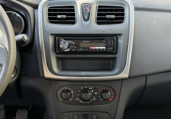 Подержанный автомобиль Renault Logan Sedan 2018 года (12 фото)