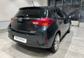 Подержанный автомобиль Toyota Auris Hatchback 2013 года (5 фото)