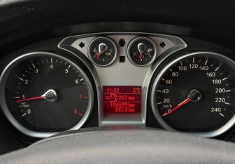 Подержанный автомобиль Ford Focus Sedan 2008 года (12 фото)