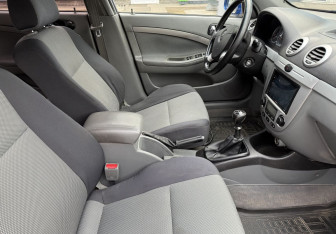 Подержанный автомобиль Chevrolet Lacetti Wagon 2011 года (10 фото)