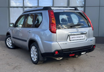 Подержанный автомобиль Nissan X-Trail 2010 года (4 фото)