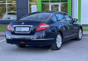 Подержанный автомобиль Nissan Teana 2010 года (5 фото)