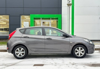 Подержанный автомобиль Hyundai Solaris Hatchback 2014 года (4 фото)