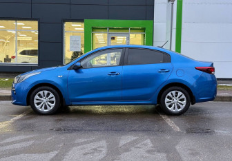 Подержанный автомобиль Kia Rio Sedan 2017 года (8 фото)
