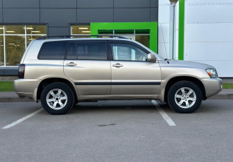 Подержанный автомобиль Toyota Highlander 2005 года (4 фото)