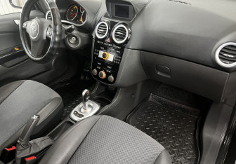 Подержанный автомобиль Opel Corsa 2008 года (11 фото)