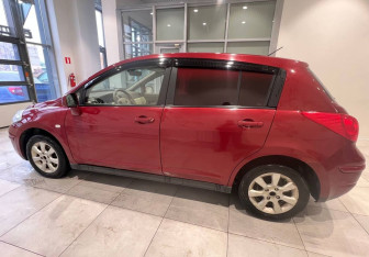 Подержанный автомобиль Nissan Tiida Hatchback 2007 года (5 фото)
