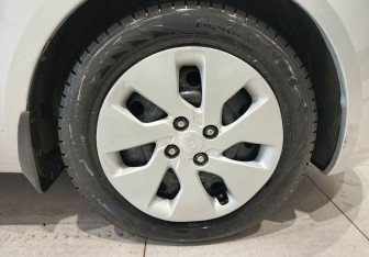 Подержанный автомобиль Kia Rio Hatchback 2014 года (9 фото)