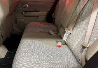 Подержанный автомобиль Nissan Tiida Hatchback 2007 года (10 фото)