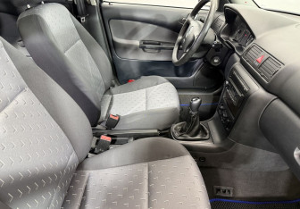 Подержанный автомобиль Skoda Octavia Liftback 2006 года (10 фото)
