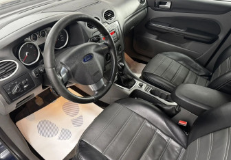 Подержанный автомобиль Ford Focus Sedan 2011 года (9 фото)