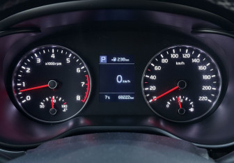 Подержанный автомобиль Kia Rio Hatchback 2017 года (13 фото)