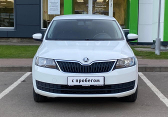 Подержанный автомобиль Skoda Rapid Liftback 2014 года (2 фото)