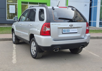 Подержанный автомобиль Kia Sportage 2010 года (8 фото)