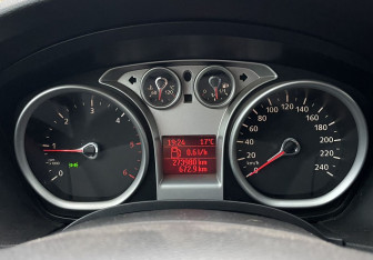 Подержанный автомобиль Ford Focus Hatchback 2009 года (12 фото)
