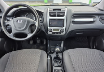 Подержанный автомобиль Kia Sportage 2010 года (9 фото)