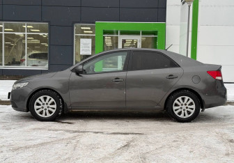 Подержанный автомобиль Kia Cerato Sedan 2012 года (8 фото)