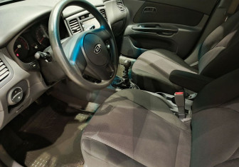 Подержанный автомобиль Kia Rio Sedan 2010 года (10 фото)