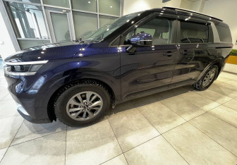 Подержанный автомобиль Kia Carnival 2021 года (7 фото)