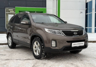 Подержанный автомобиль Kia Sorento 2015 года (3 фото)