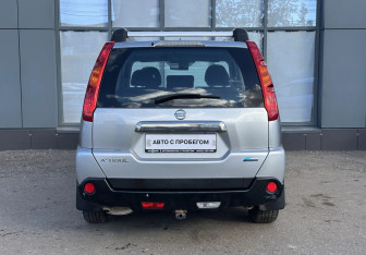 Подержанный автомобиль Nissan X-Trail 2010 года (8 фото)